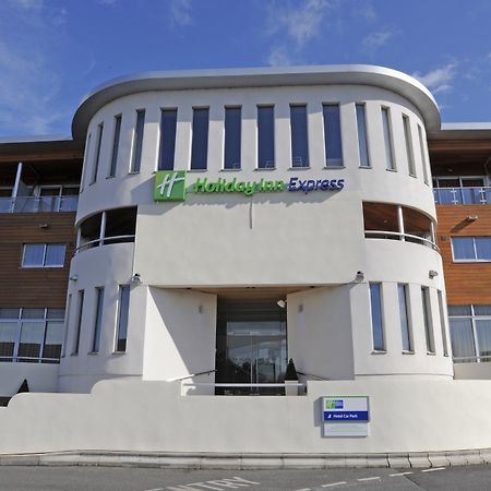 Holiday Inn Express Crewe Exterior foto