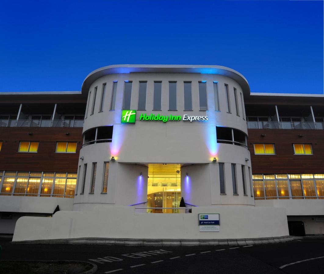 Holiday Inn Express Crewe Exterior foto