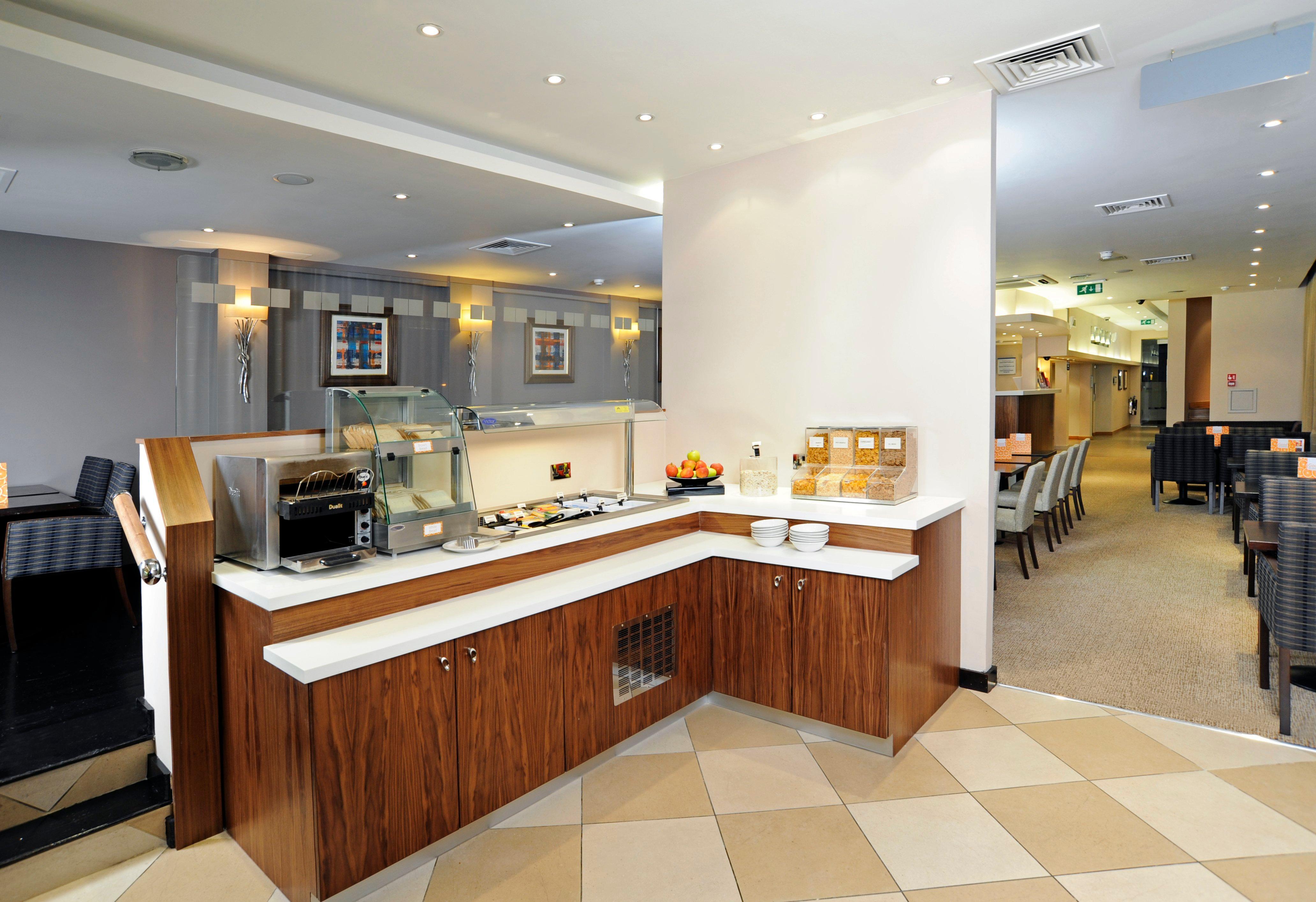 Holiday Inn Express Crewe Exterior foto