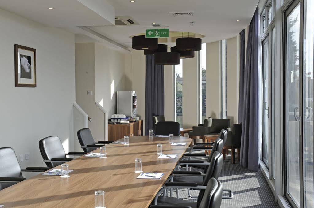Holiday Inn Express Crewe Exterior foto